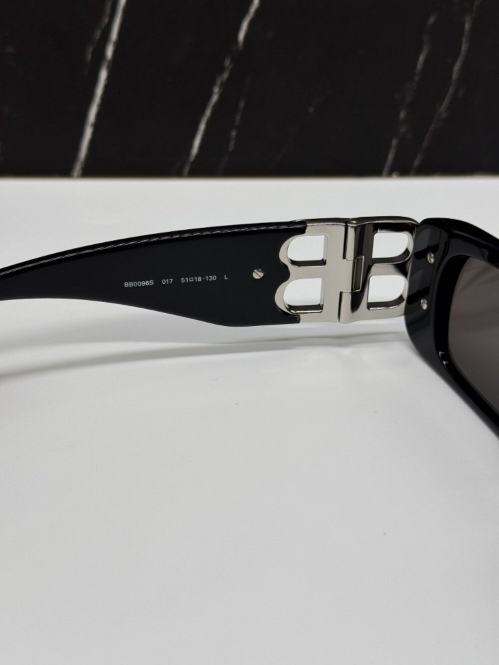 NEW BALENCIAGA BB0096S 017 BLACK RECTANGLE UNISEX SUNGLASSES BALENCIAGA EYEWEAR - Picture 7 of 9